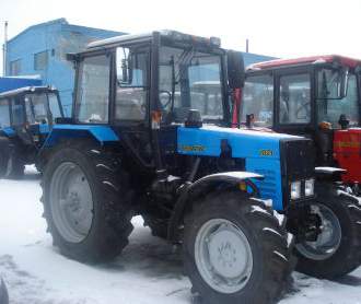 Трактор Беларус - МТЗ 1021 (Беларусь) Трактор приспособлен для работы в различных климатических зонах, может использоватся на переувлажненных почвах.