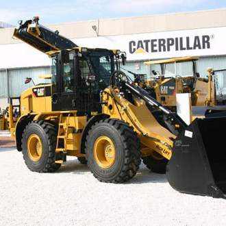 Фронтальный погрузчик Caterpillar CAT 924H (США) Обладает меньшим уровнем вибрации, усовершенствованным управлением, большей мощностью и большим удобством доступа для обслуживания.