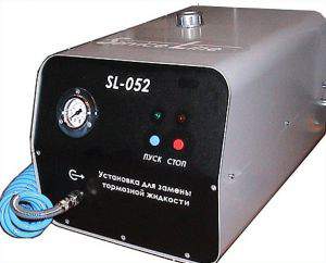 Установка для замены тормозной жидкости Техноимпульс SL-052 (РФ) Аппарат SL-052 предназначен для замены тормозной жидкости без завоздушивания системы.