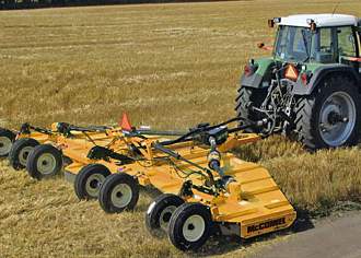 Роторная косилка (McConnel) Flex Wing SCHULTE Британская фирма McConnel, являющаяся в своей стране лидером по производству машин для скоса травы, разработала линейку роторных косилок, которые в нашей стране монтируются как навесное оборудование на трактор МТЗ