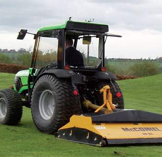 Роторная косилка (McConnel) Roller Mower 8 Британская фирма McConnel, являющаяся в своей стране лидером по производству машин для скоса травы, разработала линейку роторных косилок, которые в нашей стране монтируются как навесное оборудование на трактор МТЗ