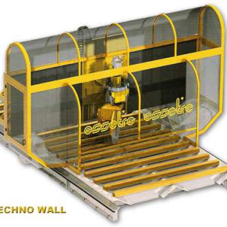 Комплекс с ЧПУ для производства стеновых панелей TECHNO WALL Essetre (Италия) TECHNO WALL - УПРАВЛЯЕМЫЙ ЧПУ, защищен патентом обрабатывающий центр, пригодный для обработки стеновых панелей со следующими стандартными размерами: ширина от 3000 до 8000 мм, толщина до 400 мм и, благодаря использованию модульной структуры, неограниченной длиной.