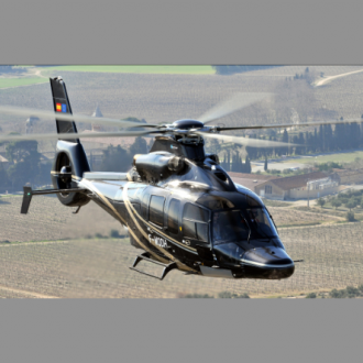 Вертолёт Eurocopter ЕС155 B1 Eurocopter ЕС155 B1 — современный двухдвигательный вертолет среднего класса. Он является оптимальным решением для пассажирских перевозок VIP-уровня. В своей категории ЕС155 B1 обладает самым низким уровнем внешнего шума и вибрации в салоне. Вертолет оборудован 5-лопастным несущим винтом Spheriflex с композитными лопастями, интегрированной приборной панелью («стеклянная кабина») и цифровой системой контроля двигателей (FADEC). Кроме того, машина оснащена уникальным автопилотом — впервые в истории вертолетостроения автопилот был изначально разработан для вертолета, а не позаимствован у самолета. Он контролирует не только органы управления, но и работу двигателя, компенсируя любые изменения температуры воздуха, перепады высот, порывы ветра. Благодаря совокупности этих качеств EC155 сравним с бизнес-джетом. Вертолет удобен для использования в аэропортах с интенсивным воздушным движением, поскольку обладает высокой скоростью полета и убирающимся колесным шасси для маневрирования по территории аэропорта. В зависимости от конфигурации в салоне размещается от 6 до 12 пассажиров