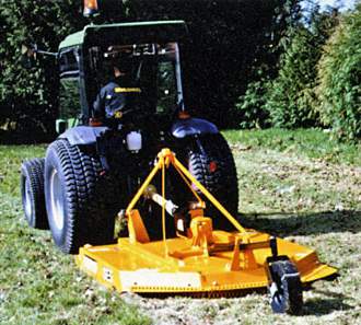 Роторная косилка (McConnel) SE5 Британская фирма McConnel, являющаяся в своей стране лидером по производству машин для скоса травы, разработала линейку роторных косилок, которые в нашей стране монтируются как навесное оборудование на трактор МТЗ
