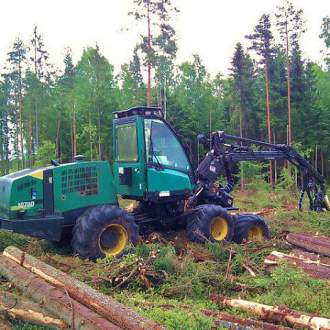 Харвестер Timberjack 1070 (Финляндия) Он может эксплуатироваться как на рубках промежуточного пользования,так и во время проведения сплошных рубок за исключением работы с самыми крупными деревьями.