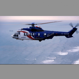 Вертолёт Eurocopter ЕС225 Многофункциональный вертолет ЕС 225 с двумя двигателями — одна из модификаций нового поколения серии Super Puma. В созданном на базе AS 332 L2 вертолете использованы современные легкие сплавы и композитные материалы, увеличивающие стойкость к коррозии.   Он оснащен новейшей электроникой (четырехканальный автопилот, система автоматического контроля состояния оборудования и проч.), мощным двигателем, колесами с гидравлическими дисковыми тормозами, благодаря чему обладает высокой степенью безопасности и может быть использован в любых метеоусловиях. Стандартная комплектация предполагает размещение в салоне 25 кресел. В VIP-варианте — 8 комфортабельных кресел бизнес-класса.