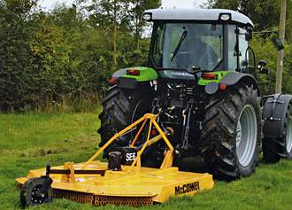 Роторная косилка (McConnel) SE6 Британская фирма McConnel, являющаяся в своей стране лидером по производству машин для скоса травы, разработала линейку роторных косилок, которые в нашей стране монтируются как навесное оборудование на трактор МТЗ