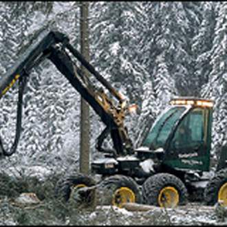 Харвестер Timberjack 1270 (Финляндия) Он обладает проверенной надежностью и высокой производительностью в наиболее сложных условиях рубок промежуточного и главного пользования.