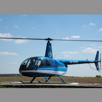 Вертолёт Robinson R44 Clipper I Вертолет R44, Clipper I, Robinson в варианте с фиксированным поплавковым шасси предпочтительнее для продолжительных полетов над водой и посадках на отдаленных озерах, более безопасный при полетах над оживленными портами.   Вес пустого вертолета R44, Clipper I с фиксированным поплавковым шасси увеличивается приблизительно на 23 кг, а крейсерская скорость снижается лишь на 10 узлов (18, 5 км/ч).   Низкий центр тяжести вертолета Clipper I способствует улучшению устойчивости при сильных волнениях воды, а современный дизайн поплавков обеспечивает безопасность при взлете с поверхности воды.