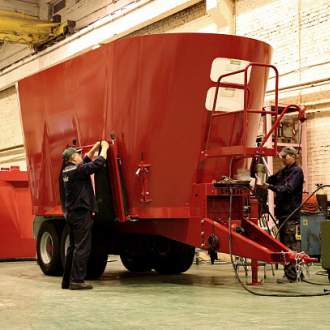 Смеситель-кормораздатчик TRIOLIET Solomix P2 12 ZK (Россия) За счет специальной конструкции может принять до 10 000 кг компонентов кормов
