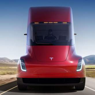 Грузовой электромобиль Tesla Semi Truck (США)  Принимаем заказы Цена базовой версии Тесла Семи, способной проехать без подзарядки порядка 300 миль или около 480 километров, составляет 150 000 долларов, а более дальнобойный вариант (500 миль или 800 км) будет стоить $180 000. Предоплата за каждый – 20 000 долларов, при этом желающим приобрести грузовик в спецверсии Founders Series предстоит сразу же отдать за него 100%-ый взнос в размере $200 000. 